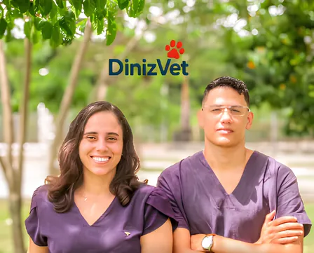 Equipe DinizVet sorrindo em área verde